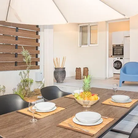 아파트 Jasminestay - Two Bedroom With Backyard 하니아