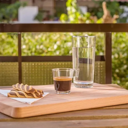 Jasminestay - Two Bedroom With Backyard 아파트