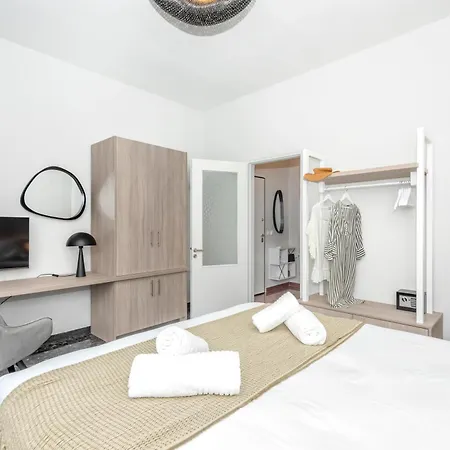 Jasminestay - Two Bedroom With Backyard *