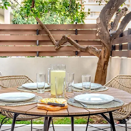 아파트 Jasminestay - Two Bedroom With Backyard 하니아