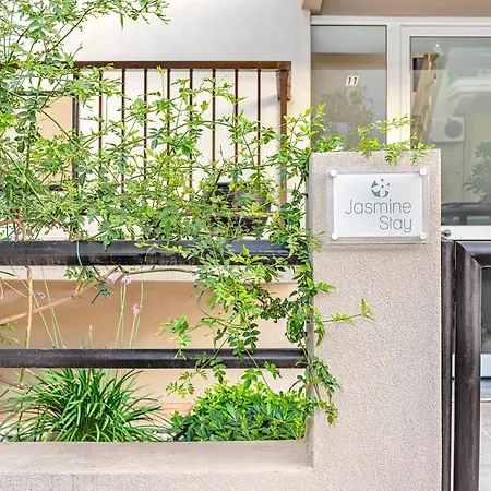 Jasminestay - Two Bedroom With Backyard Apartment