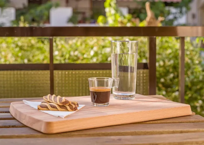 Jasminestay - Two Bedroom With Backyard Lägenhet