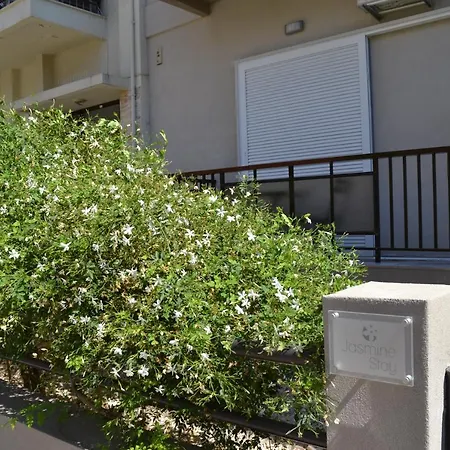 Apartmán Jasminestay - Two Bedroom With Backyard