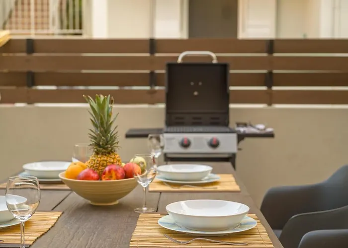 Jasminestay - Two Bedroom With Backyard Daire *