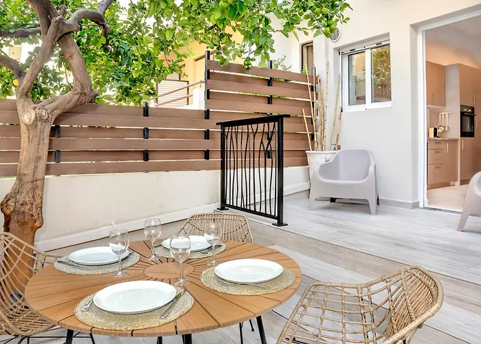 Daire Jasminestay - Two Bedroom With Backyard *