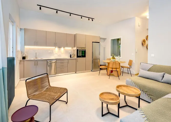 Daire Jasminestay - Two Bedroom With Backyard Hanya