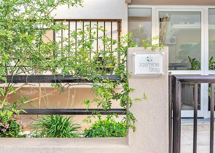 Jasminestay - Two Bedroom With Backyard Daire